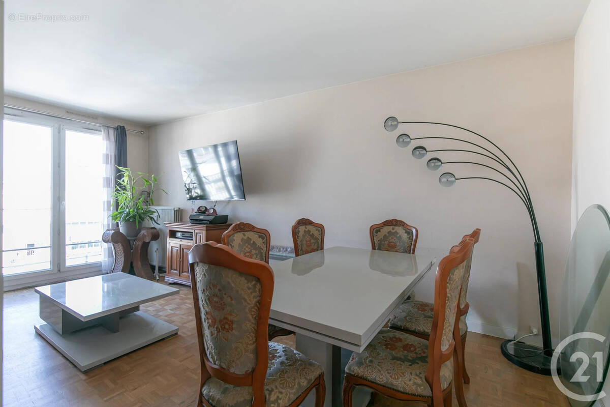 Appartement à SAINT-MAUR-DES-FOSSES