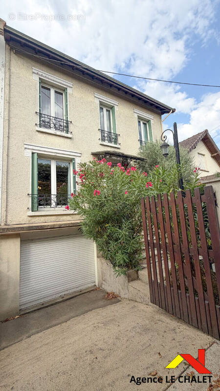 Maison à VILLENEUVE-LE-ROI