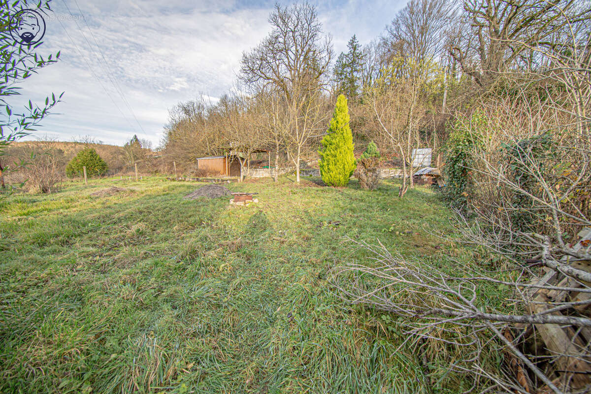 Charmant terrain avec un petit abri, d’une superficie totale de 500 m2, idéalement situé à Saint-Mihiel. - photo 4