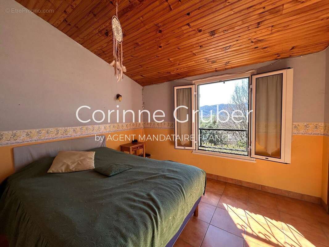 Appartement à MALLEMOISSON