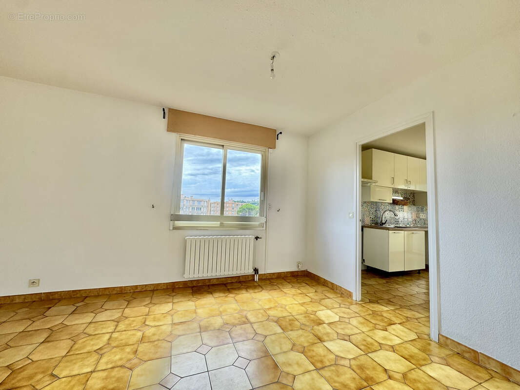 Nyons - appt t3 / terrasse / ascenseur / garage / cave - photo 8