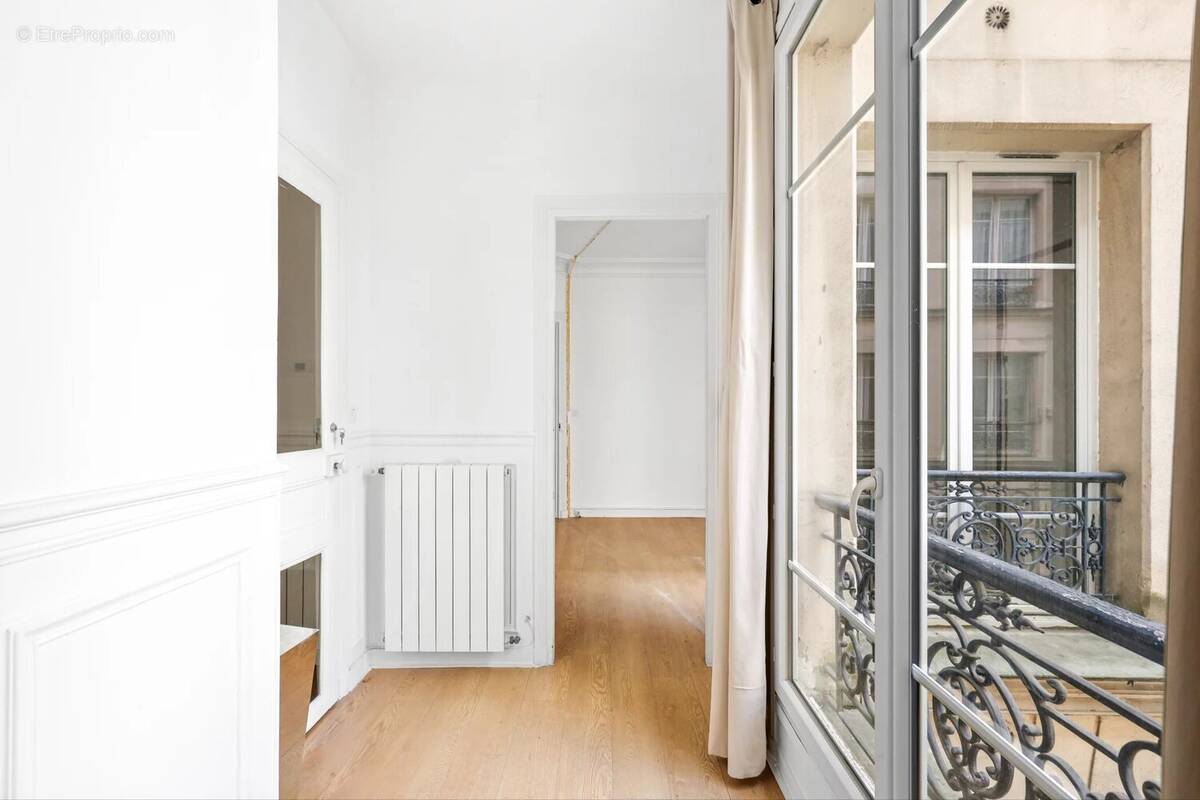 Appartement à PARIS-16E