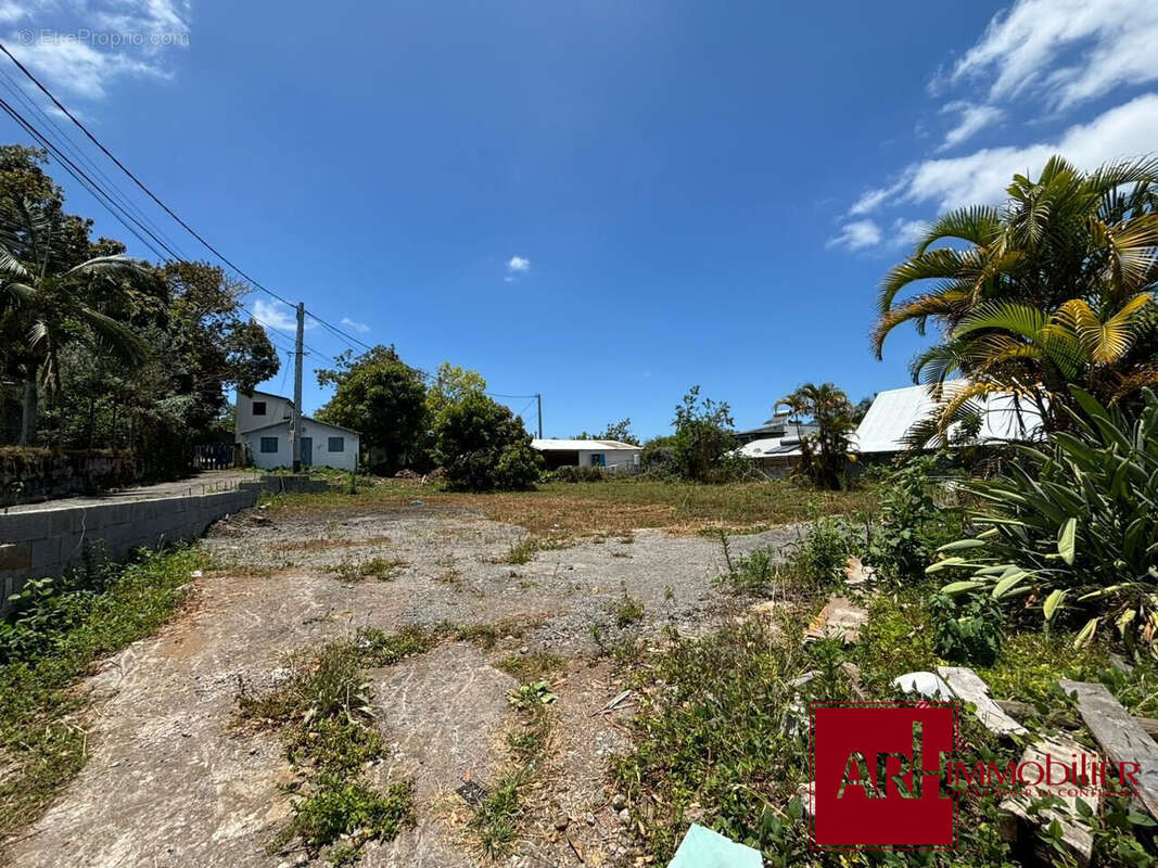 Terrain à LE TAMPON