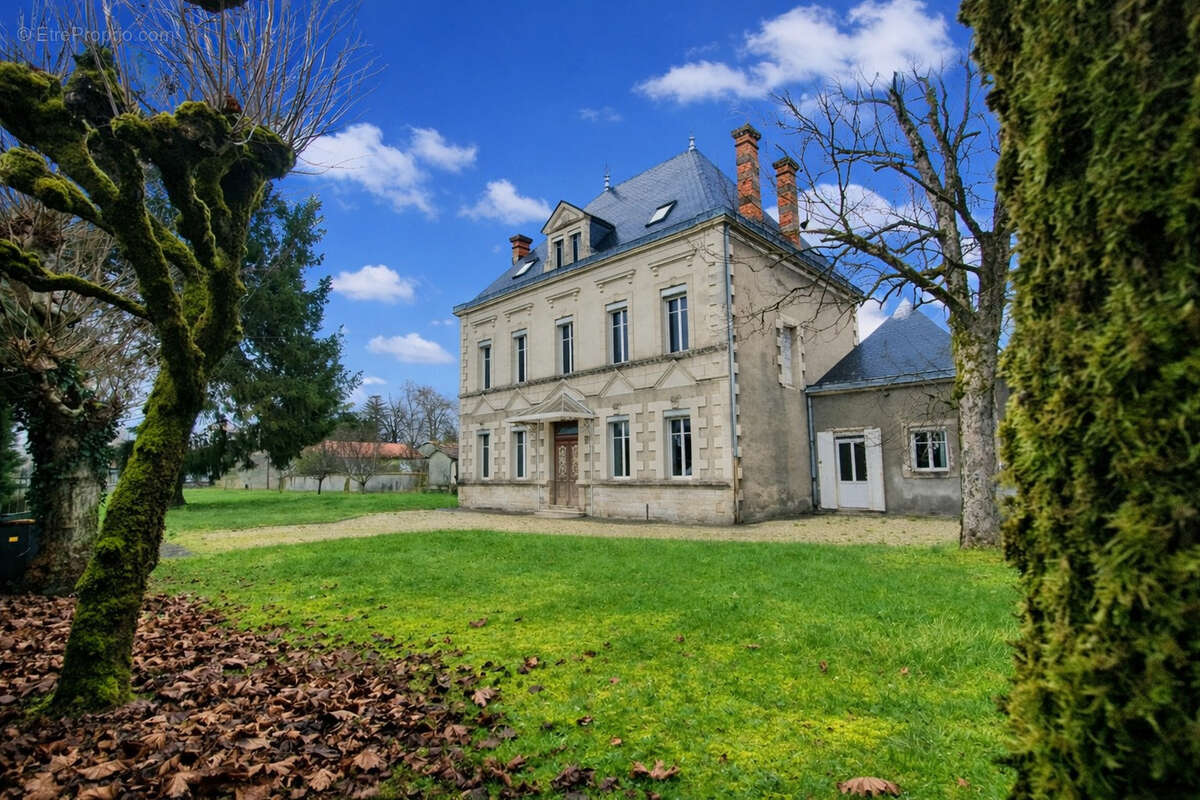 Maison à COUTRAS