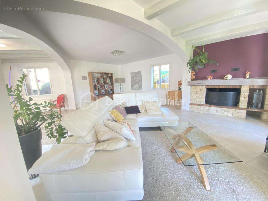 Maison à POURRIERES