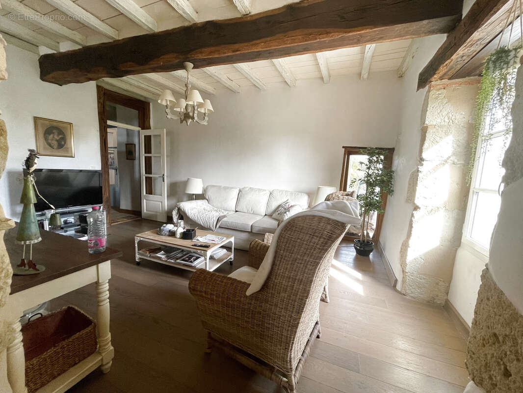 maison de maitre avec piscine intérieur et dependances aménagéables - photo 10