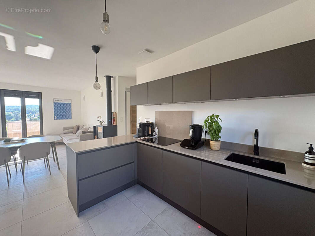 Appartement à VENELLES