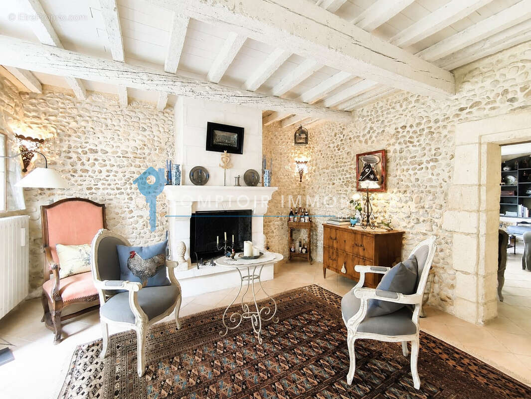 Maison à FONTVIEILLE