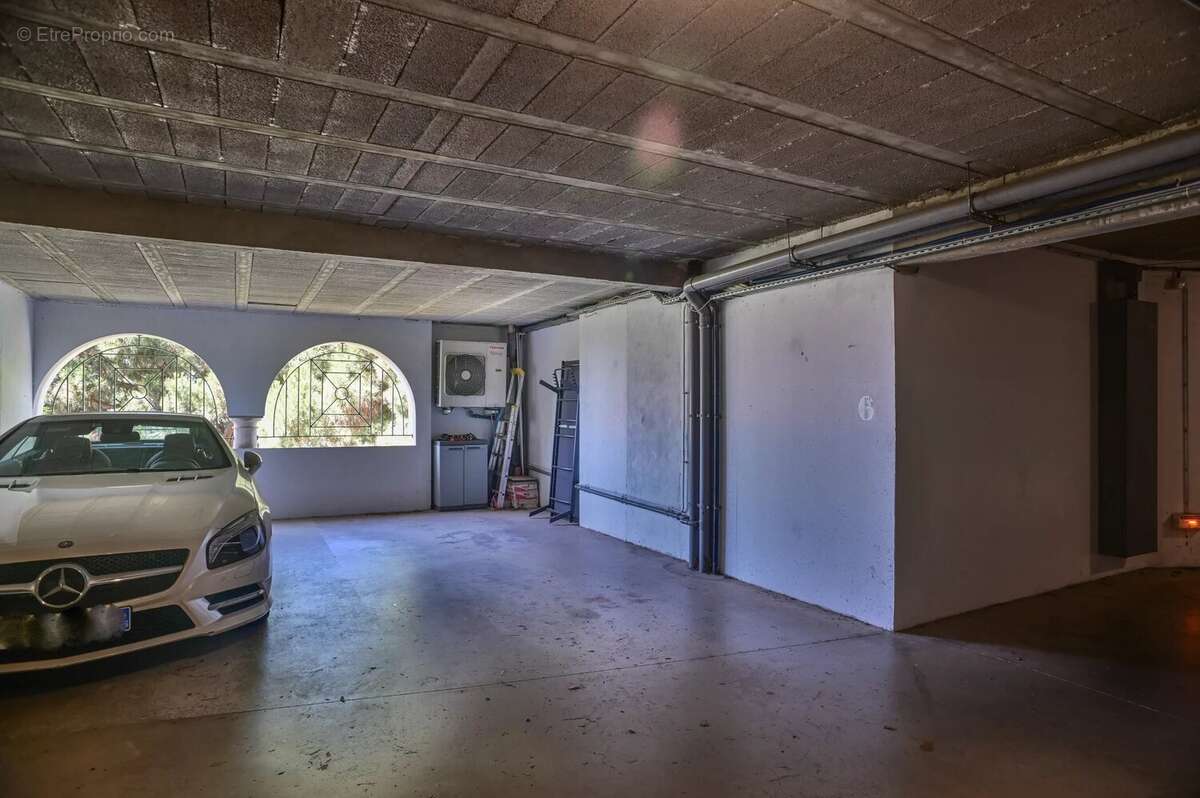 SOUS OFFRE -Croix-des-Gardes - Superbe 2P, terrasse 27m², Vue mer, Parking, Piscine - photo 13