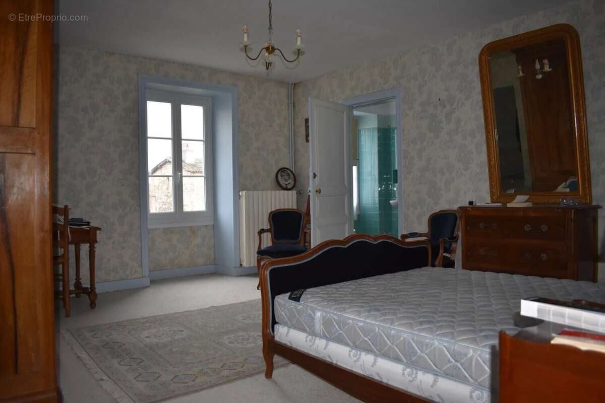 Belle et grande maison familiale à rafraîchir - photo 22