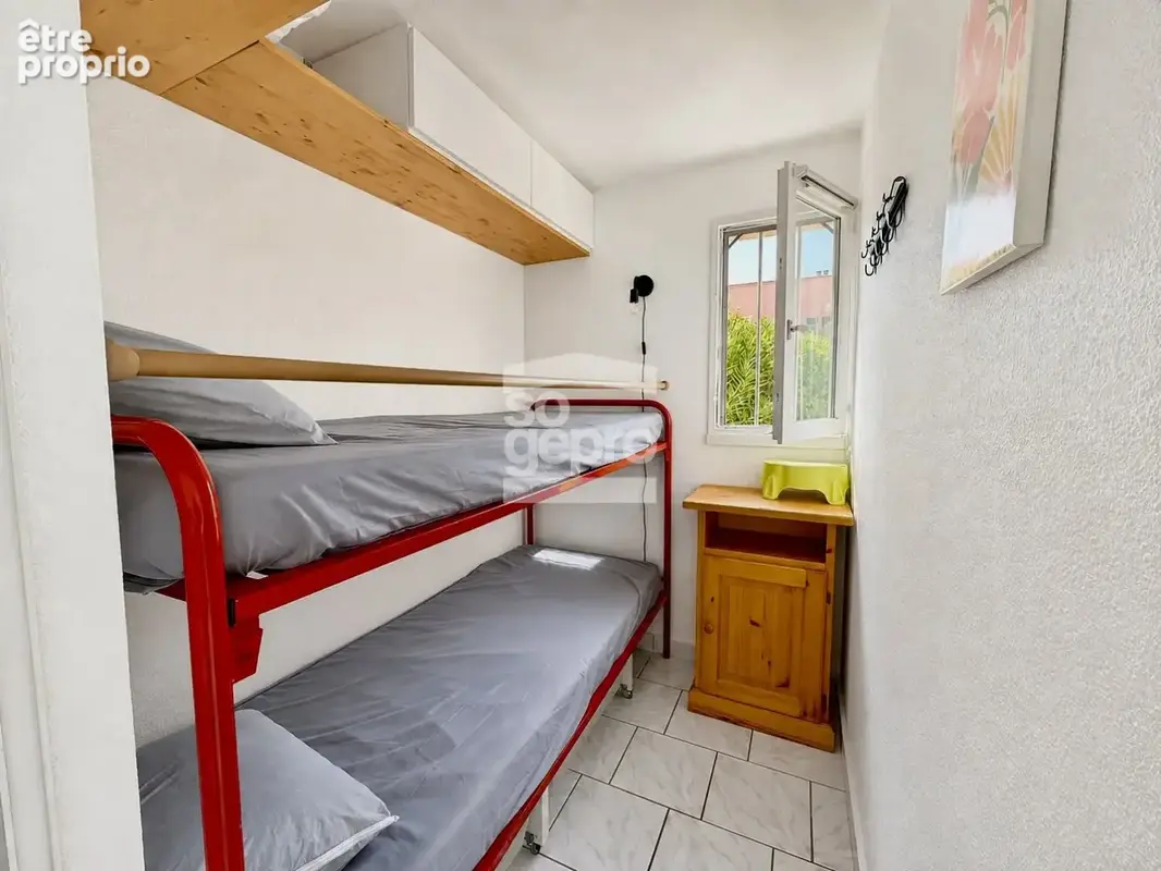 Réf : 2318 - Studio Cabine avec jardin terrasse parking et cellier Mont Saint-Martin Cap d'Agde ! - photo 6