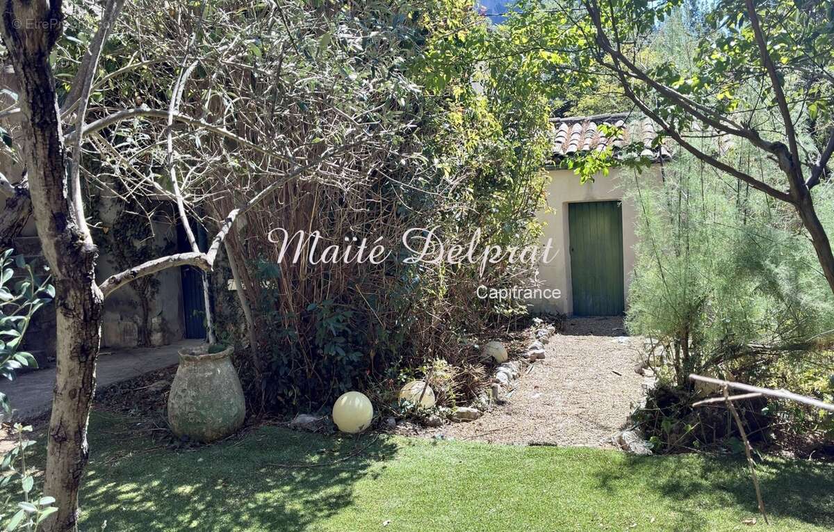 Buis-les-Baronnies – Maison de village de 139 m² avec jardin, 4 chambres, 2 garages, dépendance et vue sur le Pic Saint-Julien - photo 23