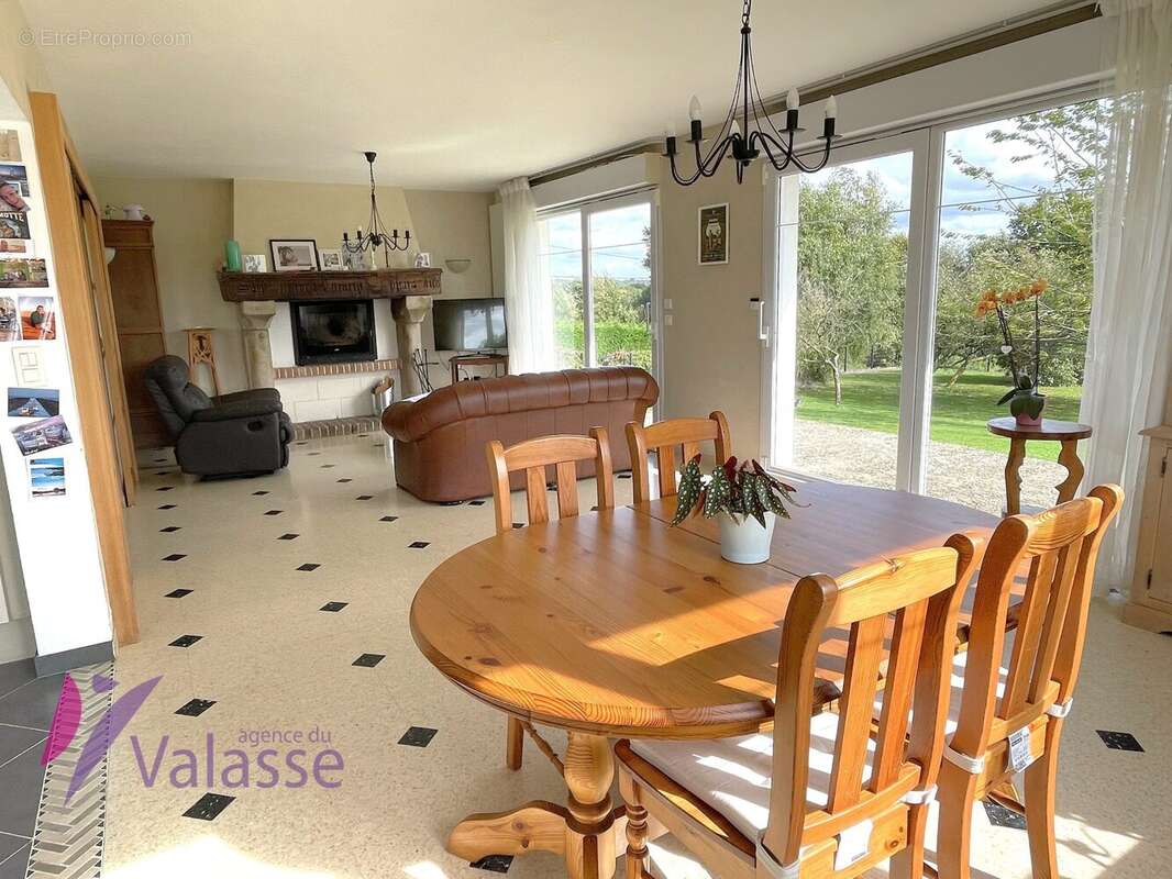 Maison à SAINT-EUSTACHE-LA-FORET