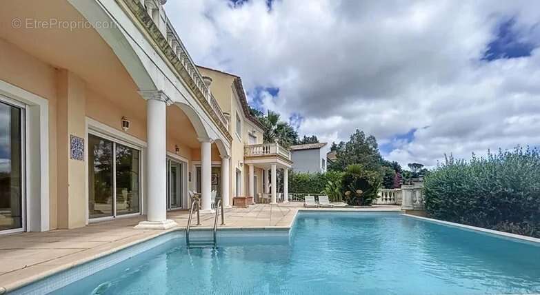 Maison à MANDELIEU-LA-NAPOULE