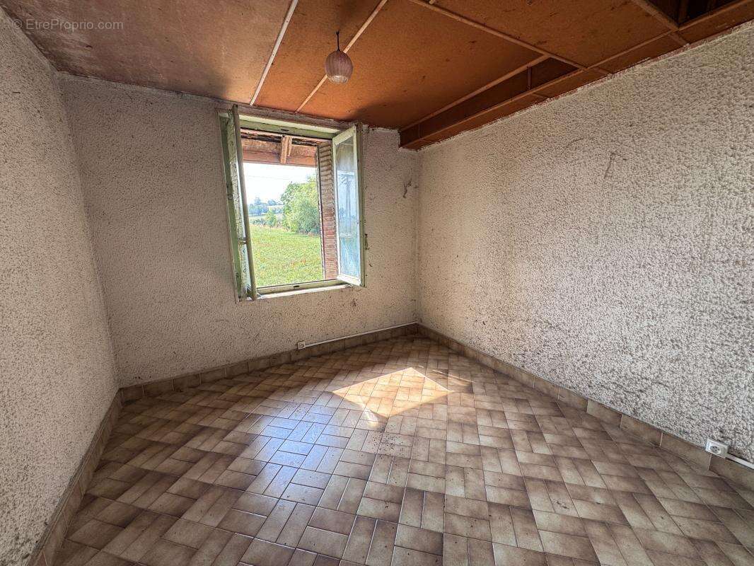 Maison de caractère dauphinoise à fort potentiel à Rénover Divisée en 2 Habitations - photo 10