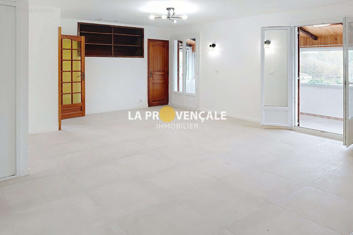 Appartement à GREASQUE