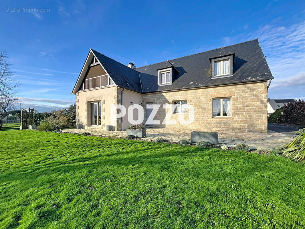 Maison à SAINT-HILAIRE-DU-HARCOUET