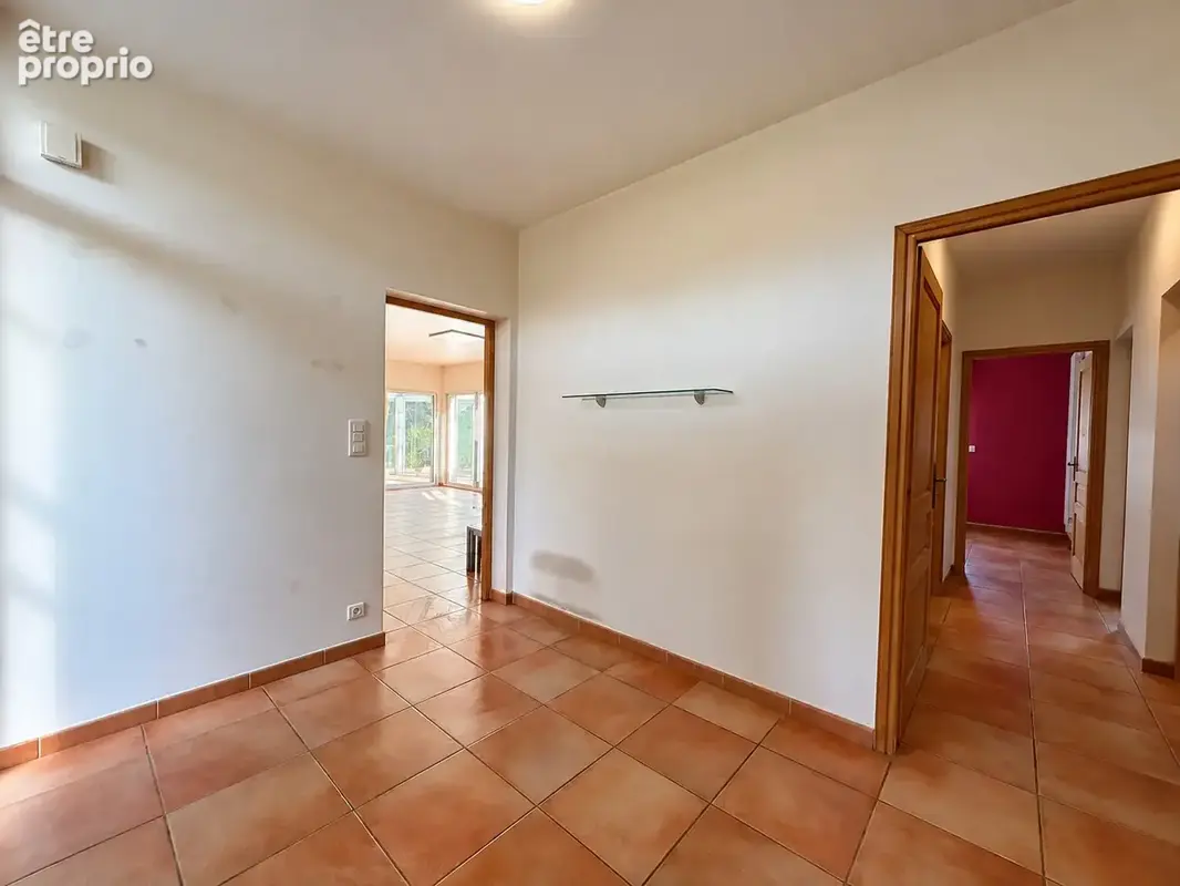 Villa avec piscine sur 5 000 m2 de terrain - photo 2