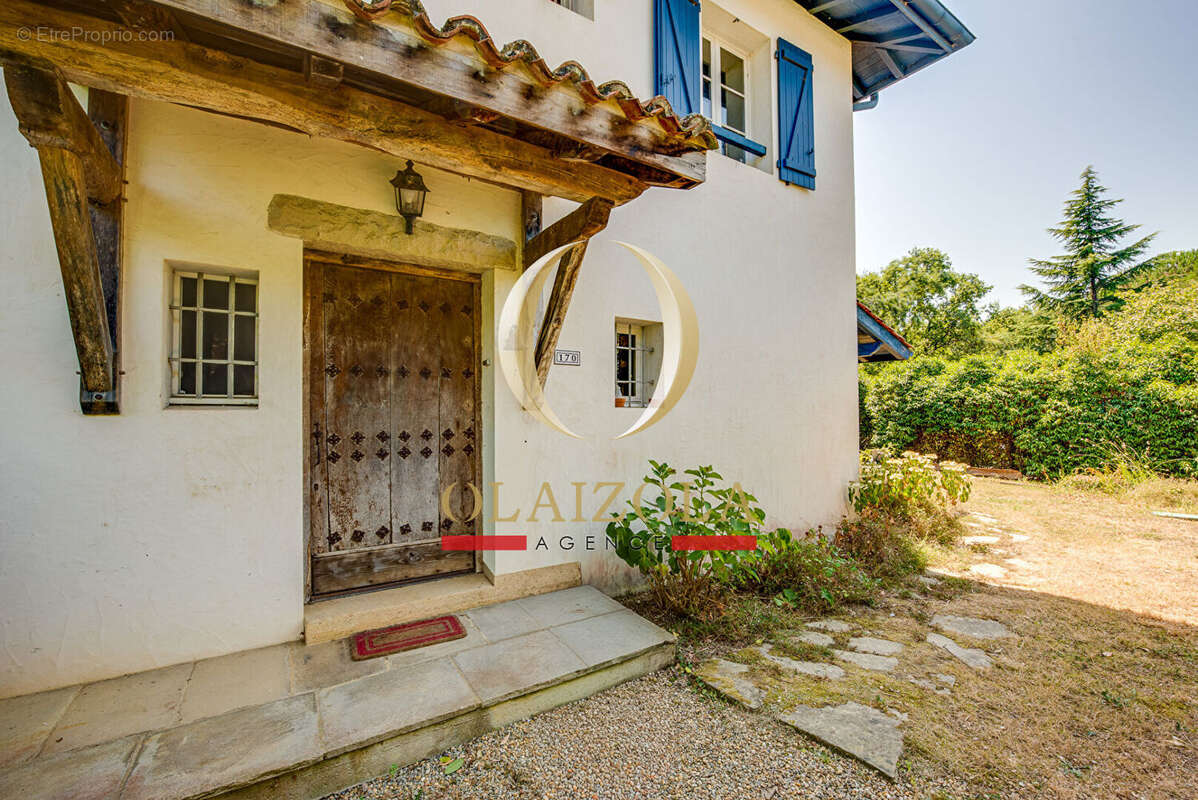 URRUGNE - Maison familiale de caractère avec piscine et vaste terrain Vue Rhune. - photo 2