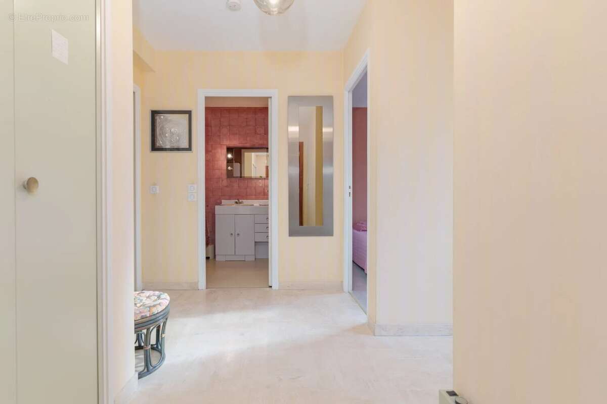 Appartement à MANDELIEU-LA-NAPOULE