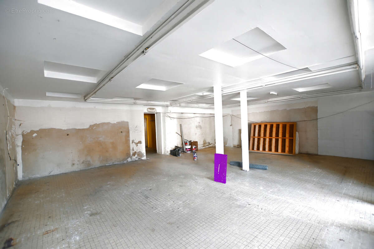 Commerce à QUARRE-LES-TOMBES