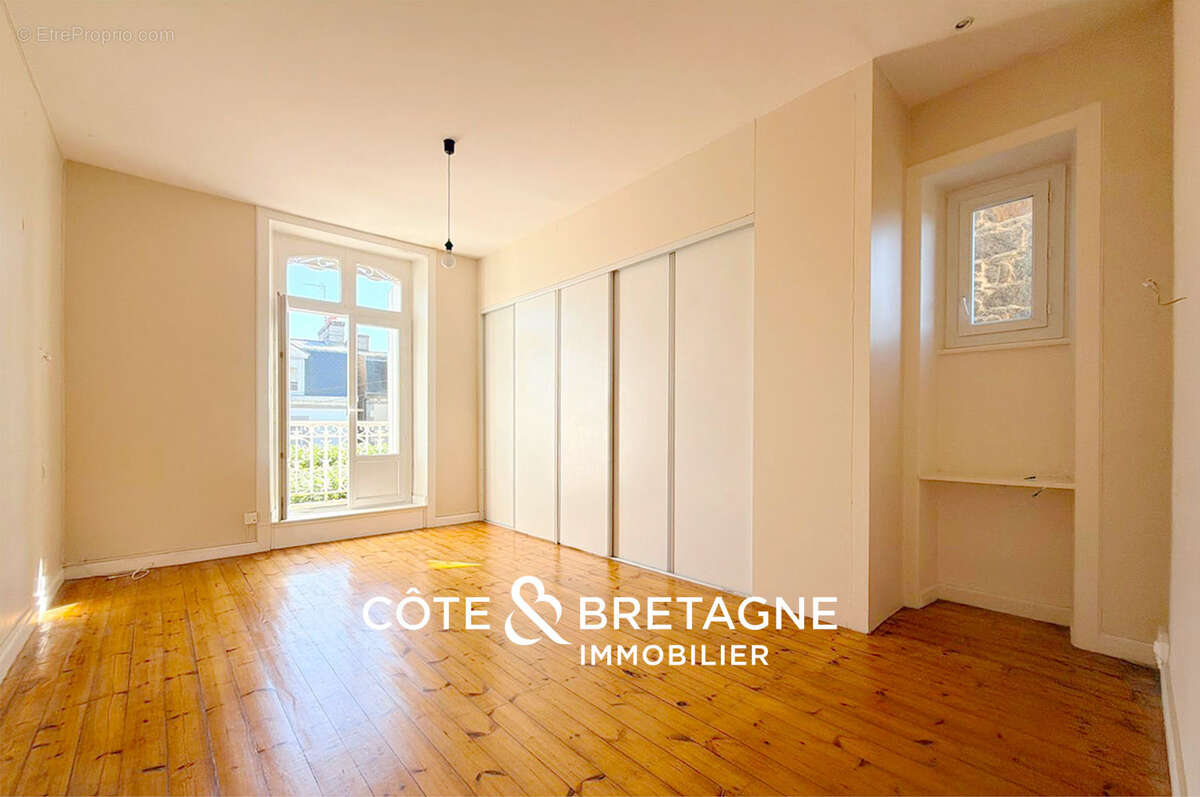 Maison bourgeoise de caractere à vendre à saint-brieuc avec jardin clos  réf : 2026143 - photo 12