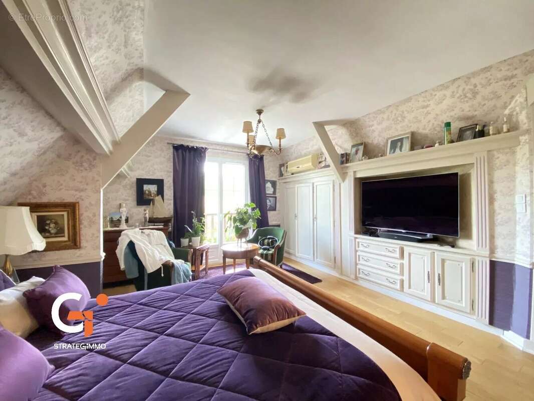 Maison à SAINT-ETIENNE-DU-ROUVRAY