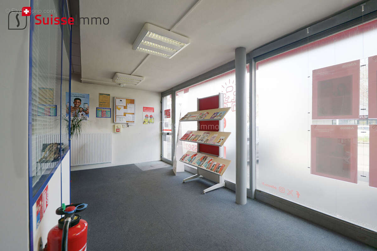 Local commercial  200 m2 - photo 2