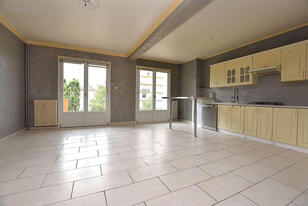 F3 de 75 m² avec garage, ascenseur et balcon - photo 3