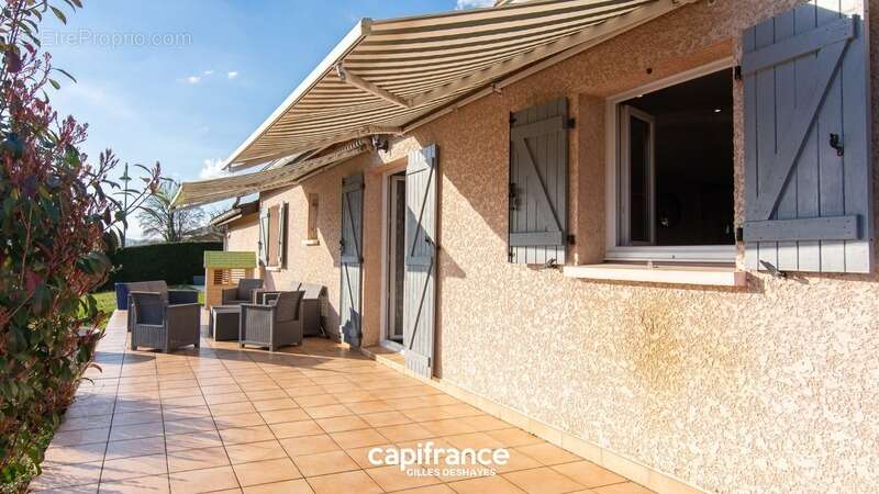 Maison à SAINT-ETIENNE-SUR-CHALARONNE