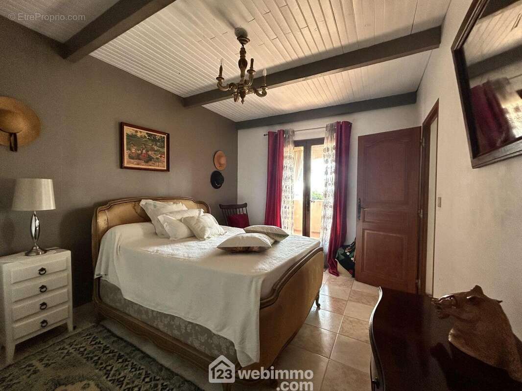 Chambre n°4 avec salle-d'eau (19 m2) et terrasse