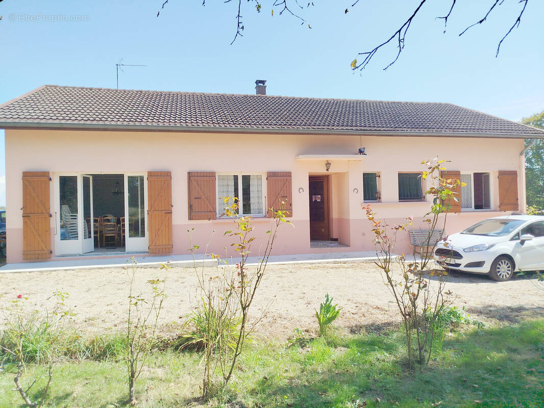 Maison à MONTREVEL-EN-BRESSE