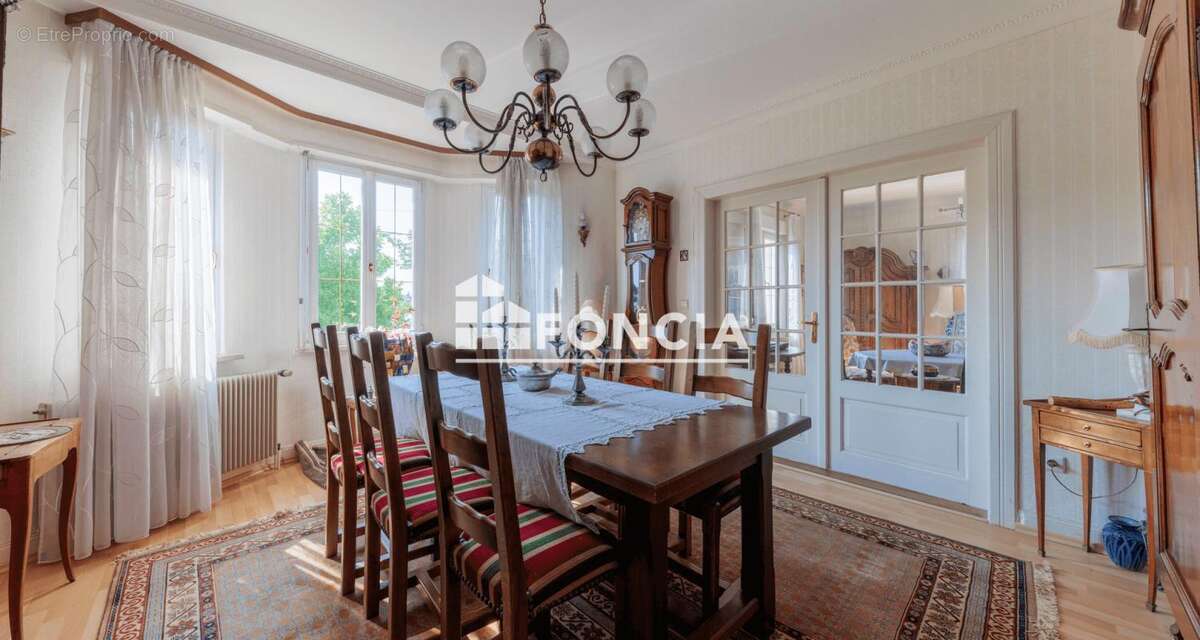Spacieuse maison familiale de 174 m² avec terrain de 4 481 m² dont 3 500 m² constructibles - photo 3