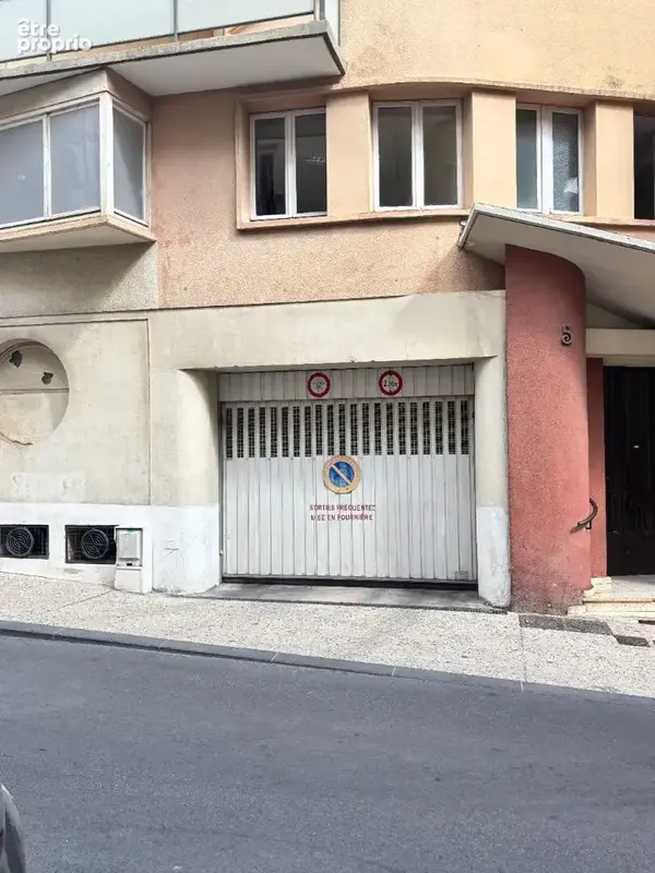 GARAGE / PARKING - Béziers - 671 m2 - photo 2