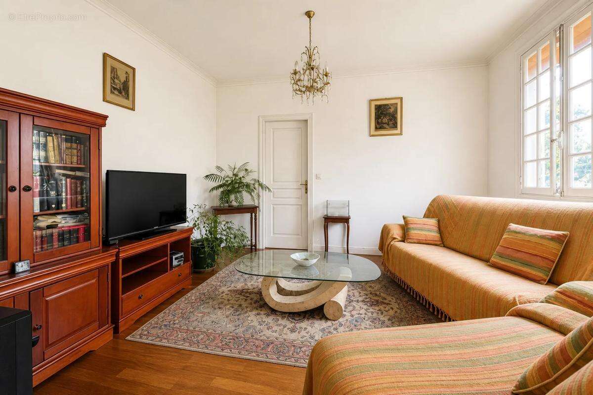 Maison à POLIGNY