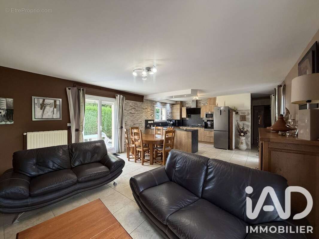 Maison 115 m² à Sainte-Colombe-La-Commanderie  - photo 5