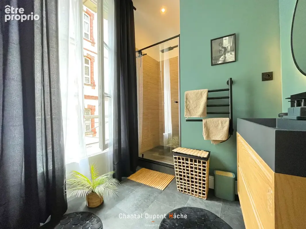 CHARTRES COEUR DE VILLE - Très bel appartement entièrement rénové dans un immeuble ancien - photo 9