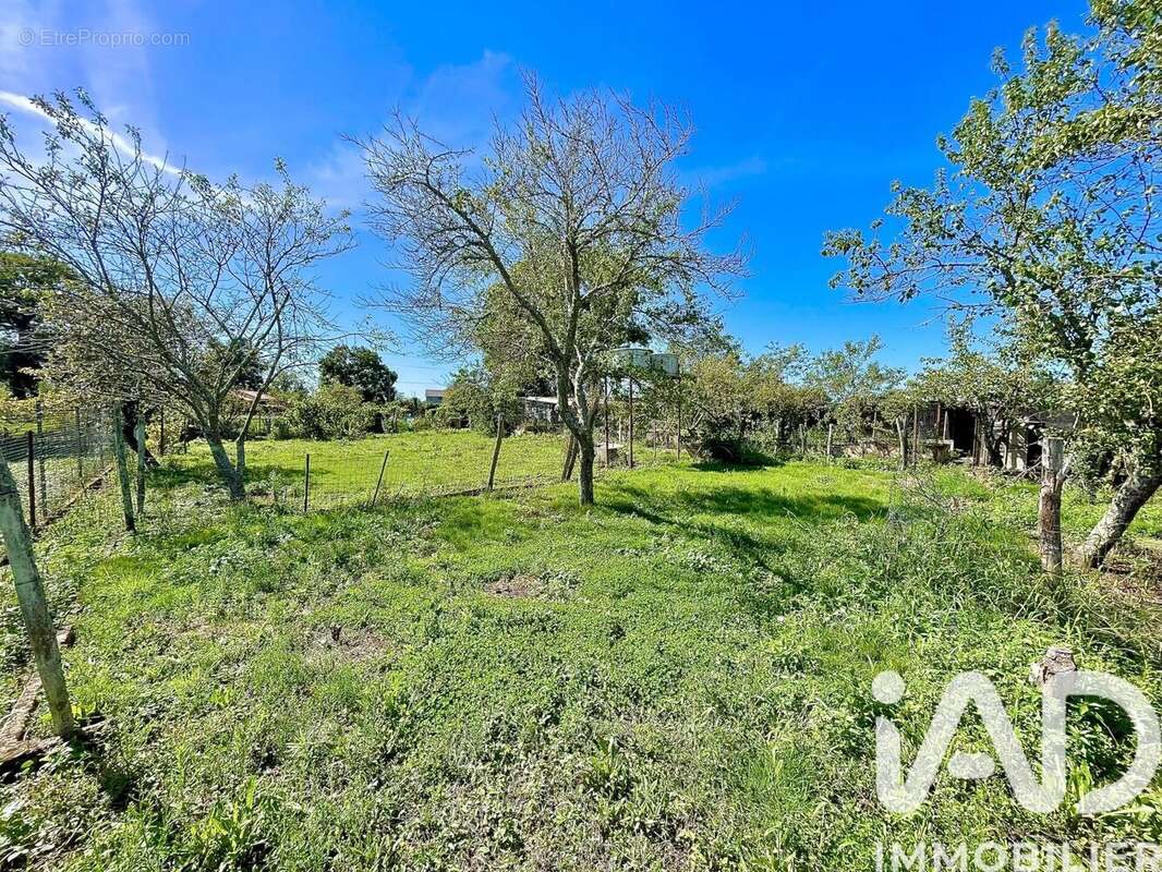 Photo 2 - Terrain à LATHUS-SAINT-REMY