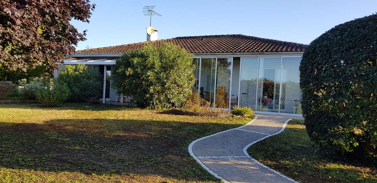 Maison à GENSAC-LA-PALLUE