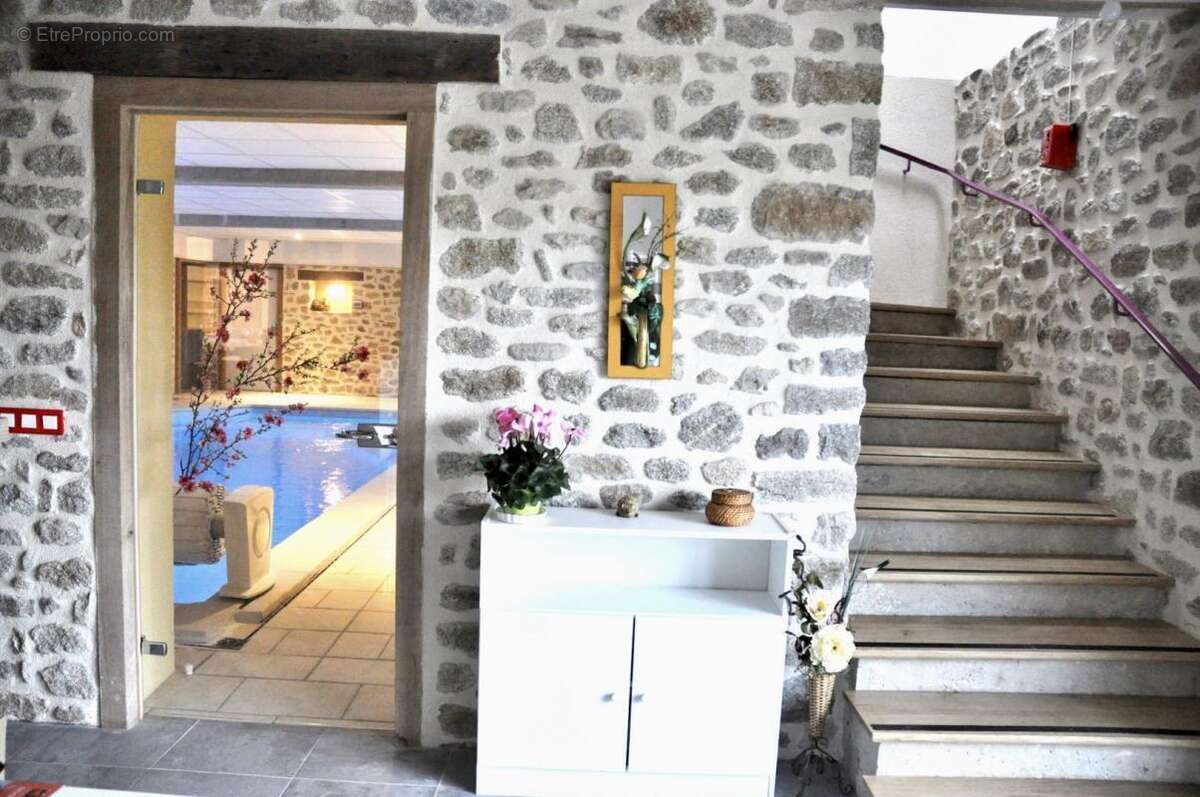 Maison à SAINT-PRIEST-LA-FEUILLE