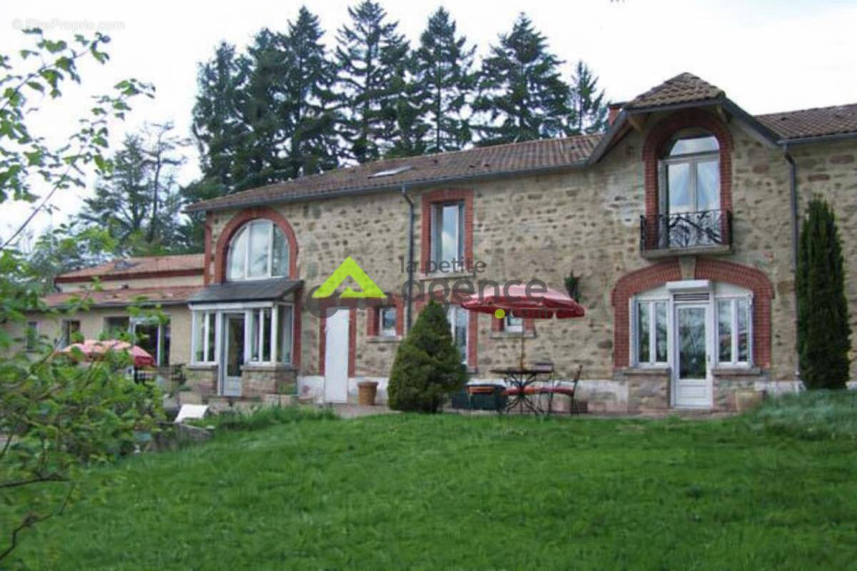 Maison à SAINT-YRIEIX-LA-MONTAGNE