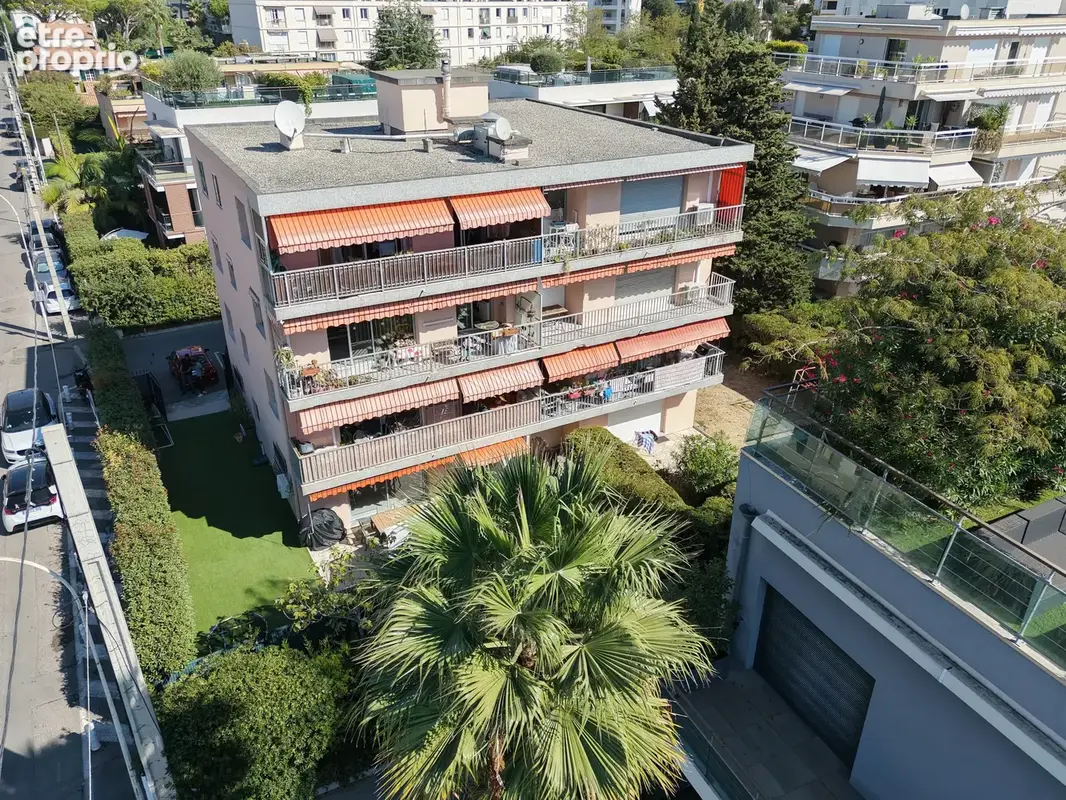 Juan-les-Pins — Coup de cœur à 2 minutes des plages avec parking et cave - photo 15