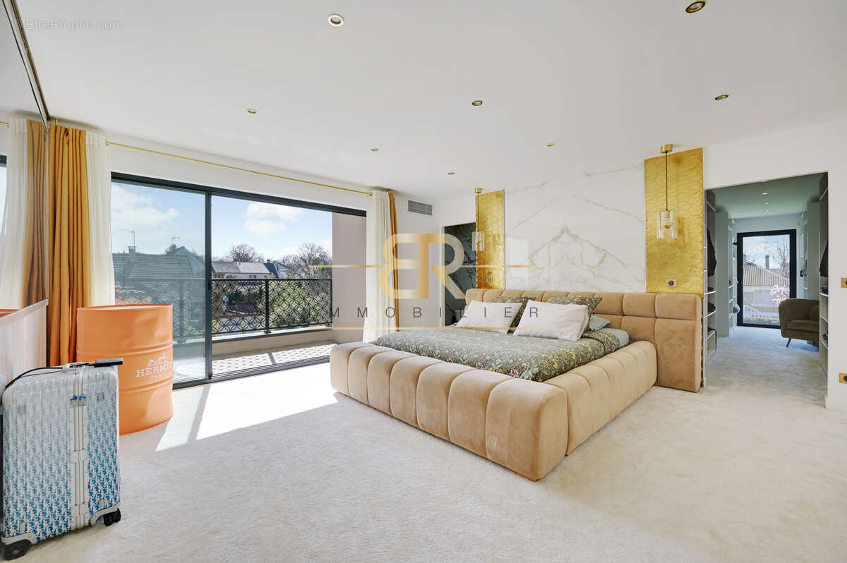 Maison à CHENNEVIERES-SUR-MARNE