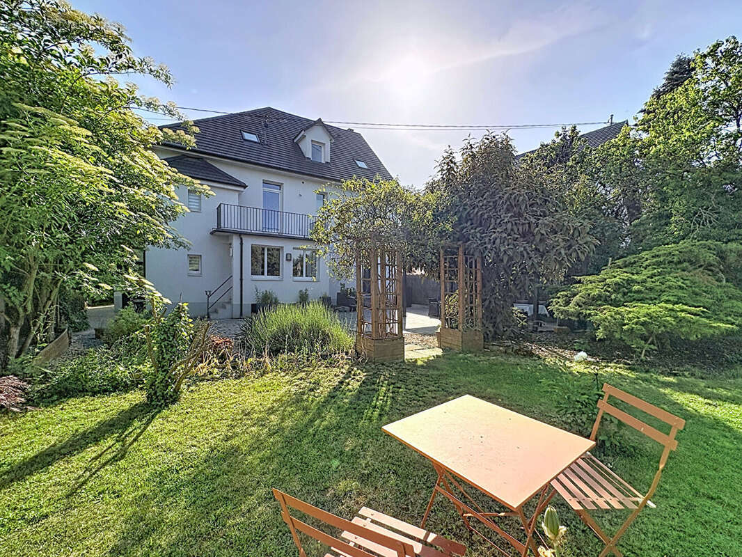 Maison de Maître rénovée avec superbe jardin au Bouc d'Or - photo 2