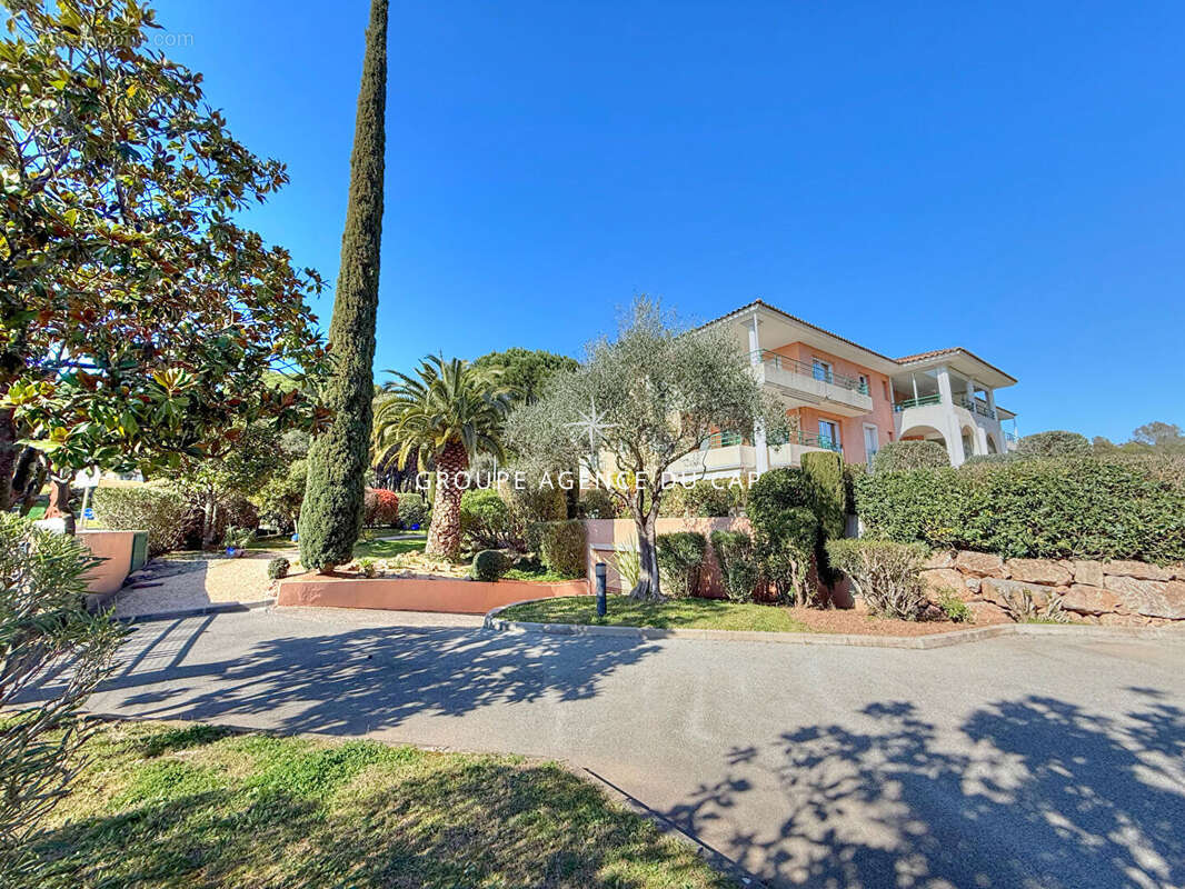 Saint raphael les golfs appartement 4 pieces dernier etage avec garage - photo 11