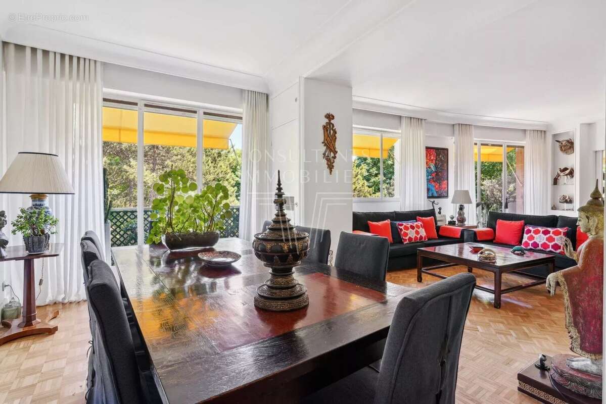 Appartement à NEUILLY-SUR-SEINE