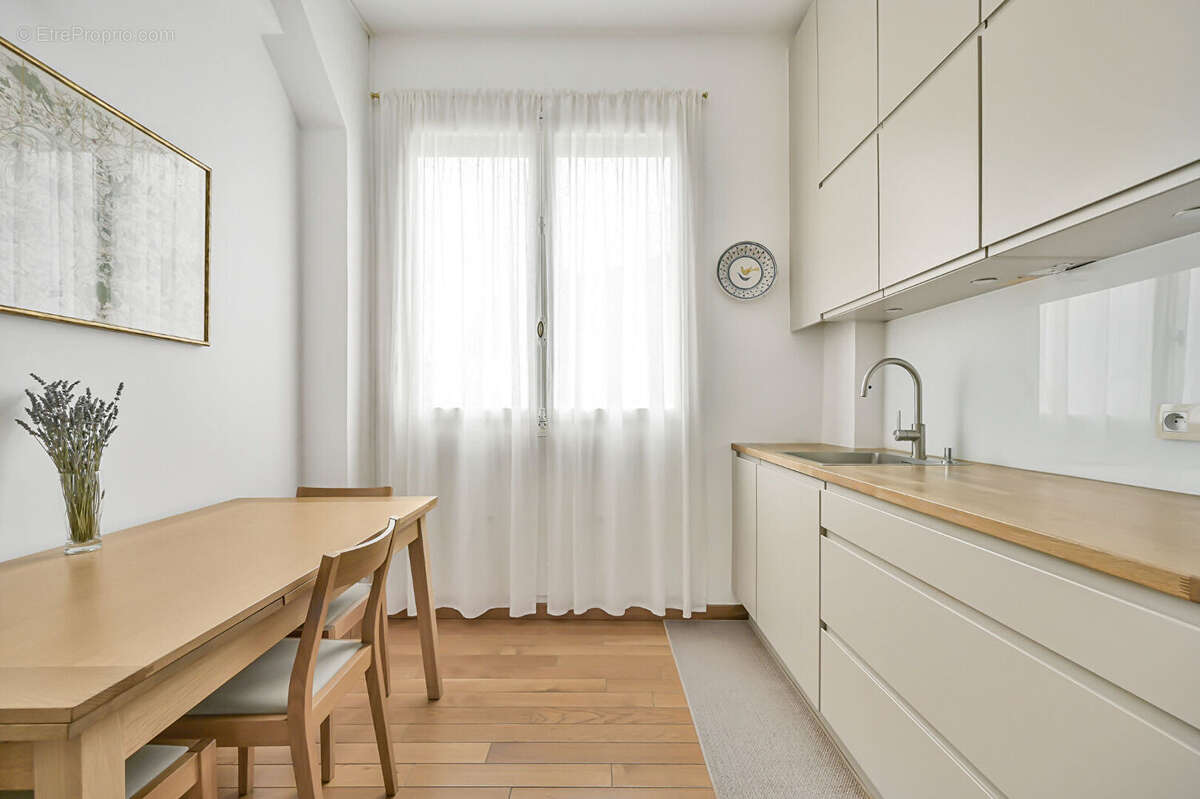 Appartement à PARIS-14E