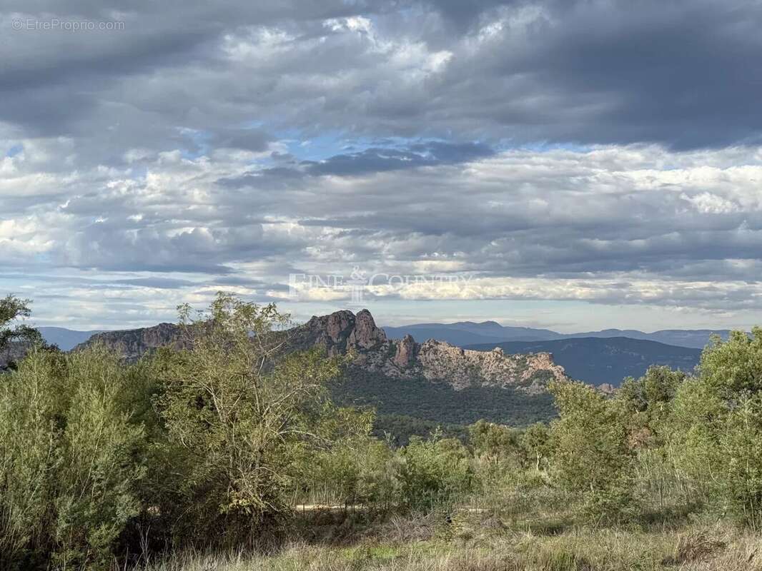 Maison à ROQUEBRUNE-SUR-ARGENS