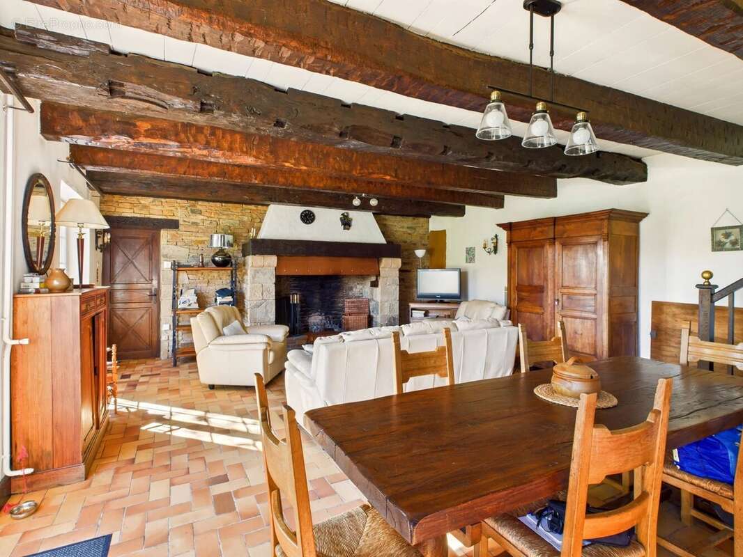 Maison à MIRANDOL-BOURGNOUNAC