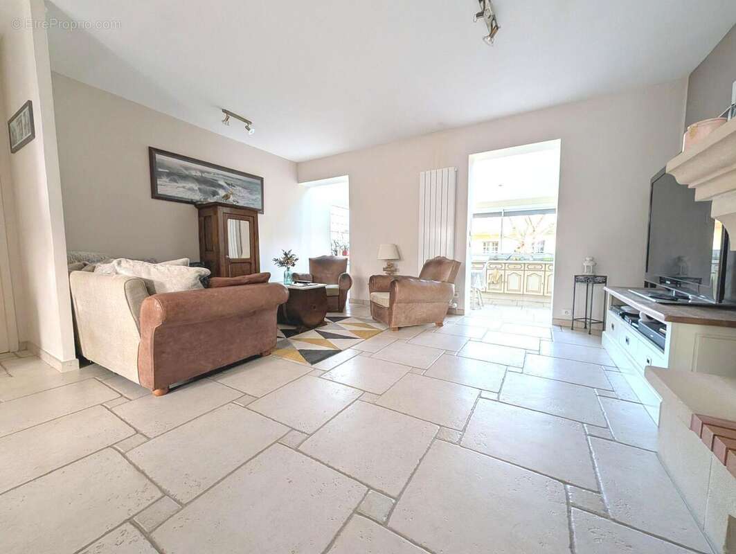 Maison à LES CLAYES-SOUS-BOIS